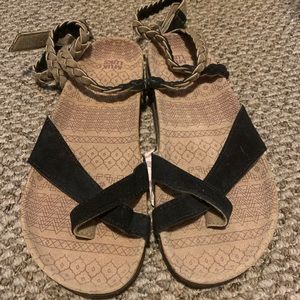 NWT Black Muk Luks Sandals